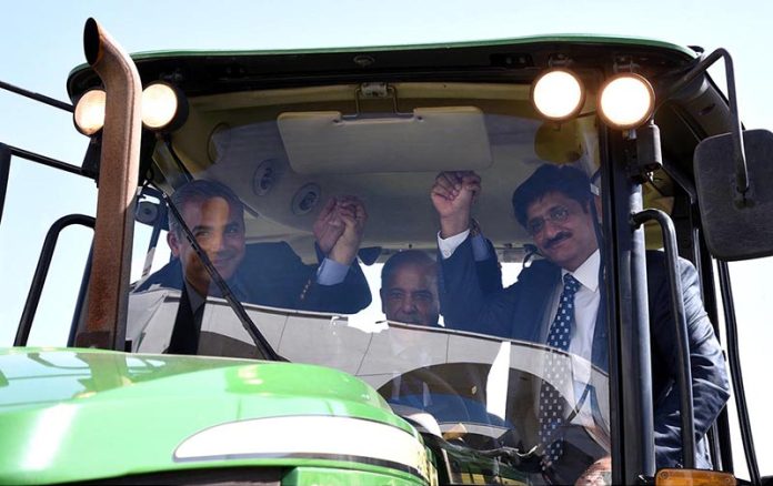 Prime Minister Muhammad Shehbaz Sharif along with Chief Minister Sindh Syed Murad Ali Shah and caretaker Chief Minister Punjab Syed Mohsin Naqvi examine a tractor during their visit of stalls in Green Pakistan Initiative inaugural ceremony