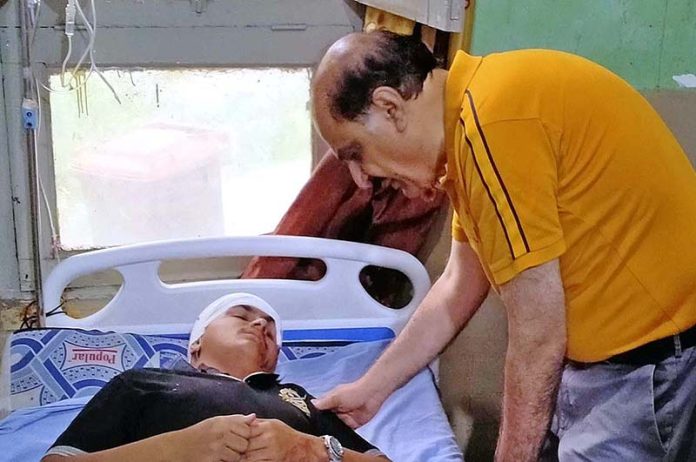Chief Secretary Gilgit-Baltistan, Mohyuddin Ahmad Wani visit the PHQ Hospital to meet the injured person of Thalichi accident