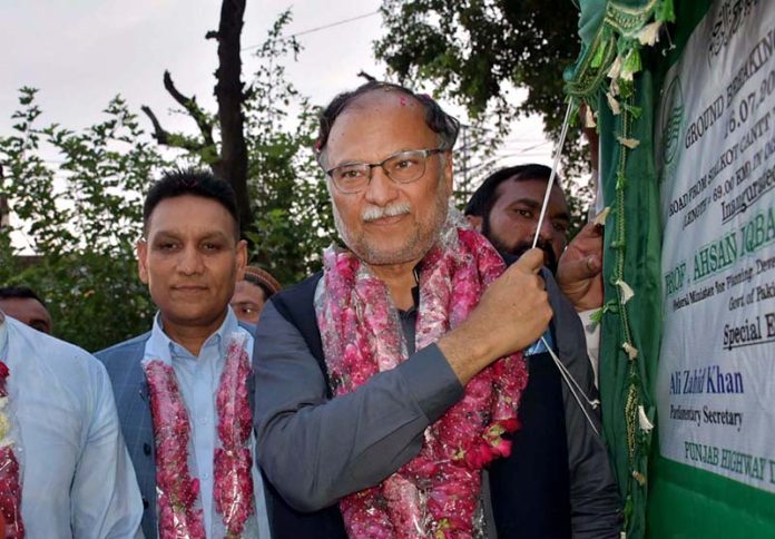 Federal Minister for Ministry of Planning Development & Special Initiatives, Ahsan Iqbal inaugurating Cantt to Jassar Cantt Road in a ground breaking ceremony at Village Ada Flora.