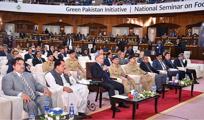 Prime Minister Muhammad Shehbaz Sharif and other dignitaries at the inaugural ceremony of Green Pakistan Initiative Prime Minister Muhammad Shehbaz Sharif and other dignitaries at the inaugural ceremony of Green Pakistan Initiative