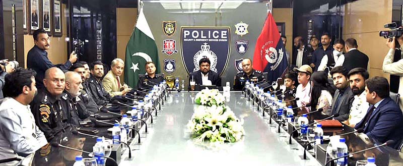 Sindh Governor Kamran Khan Tessori is being briefed by DIG Maqsood Memon on professional skills Special Security Units
