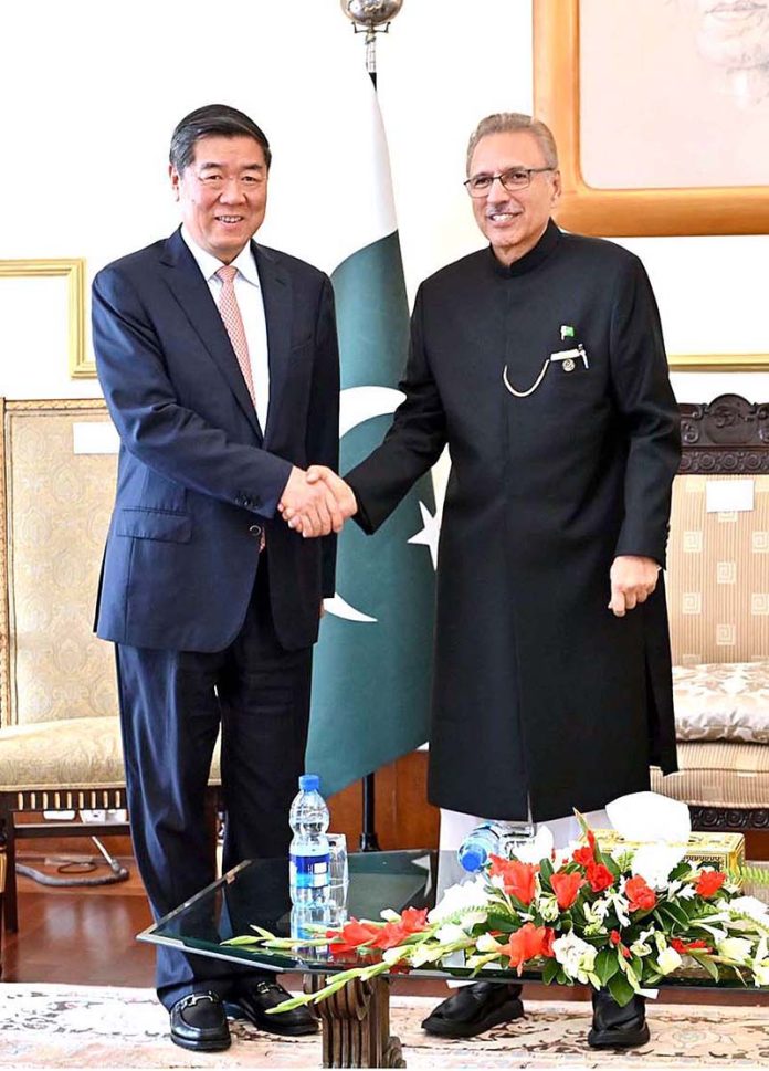 President Dr Arif Alvi welcoming the Special Representative of the Chinese President and the Vice-Premier of the State Council of China, Mr He Lifeng, at Aiwan-e-Sadr