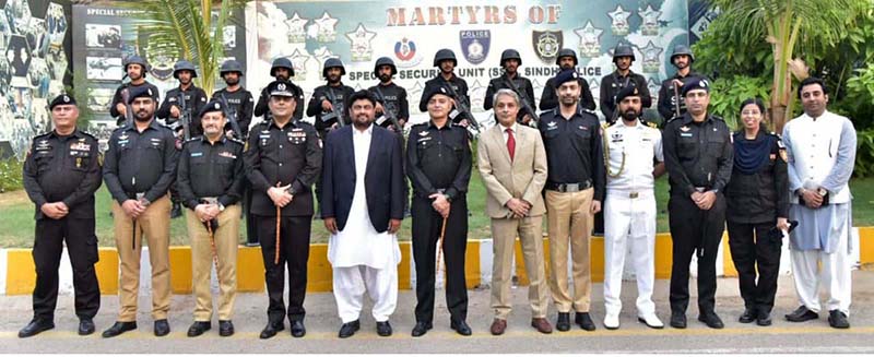 Sindh Governor Kamran Khan Tessori in a group photo with DIG Maqsood Meson and other Police personnel during his visit of Special Security Units