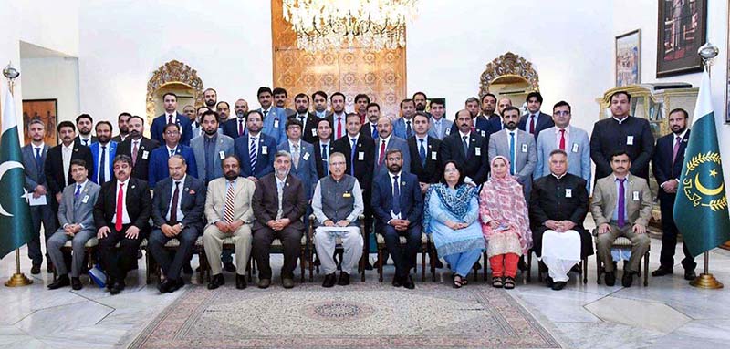 President Dr. Arif Alvi in a group photo with the participants of the 37th Mid-Career Management Course, Quetta, at Aiwan-e-Sadr