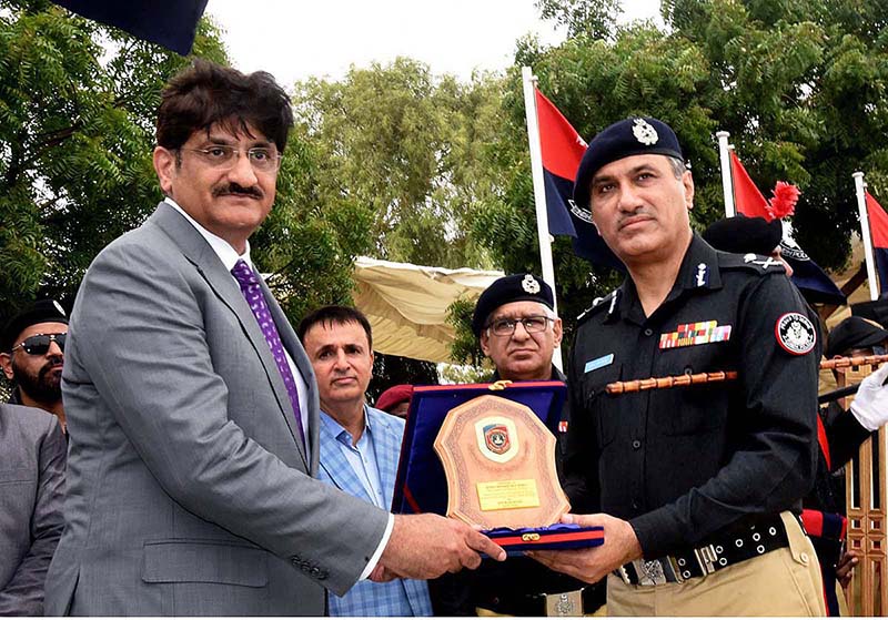 Karachi Inspector General Police Ghulam Nabi Memon presents a memento to Sindh Chief Minister Syed Murad Ali Shah at the 117th Passing Out Parade at Shahid Hayat Police Training College, Saeedabad