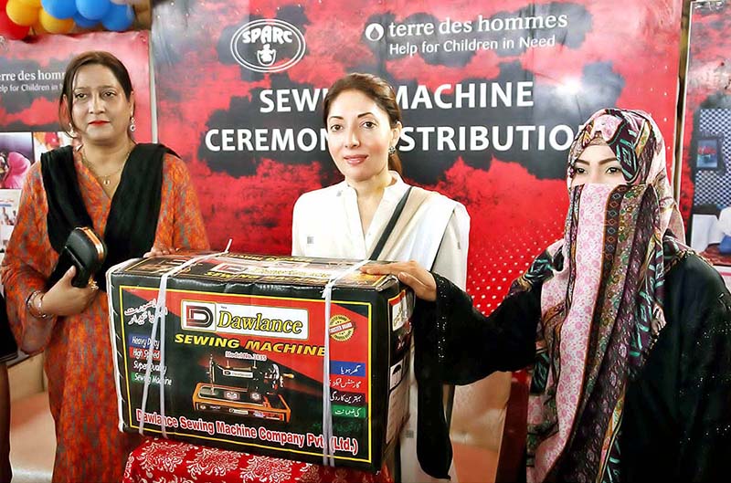 Sindh Assembly Member (MPA) and People’s Party (PPP) Leader Sharmila Farooqi giving Sewing Machine to needy Women during Distribution Ceremony organized by NGO
