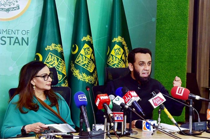 Federal Minister for Climate Change, Senator Sherry Rehman and Special Assistant to the Prime Minister on Interior and Legal Affairs, Attaullah Tarar addressing a press conference