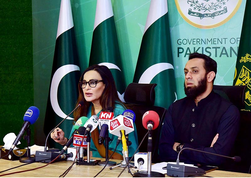 Federal Minister for Climate Change, Senator Sherry Rehman and Special Assistant to the Prime Minister on Interior and Legal Affairs, Attaullah Tarar addressing a press conference