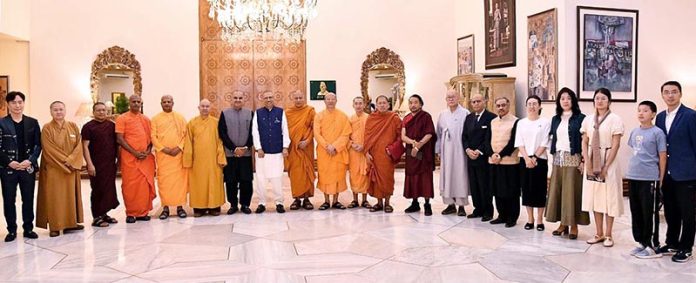 President Dr. Arif Alvi in a group photo with a delegation of venerated monks, who are attending the International Gandhara Symposium 2023