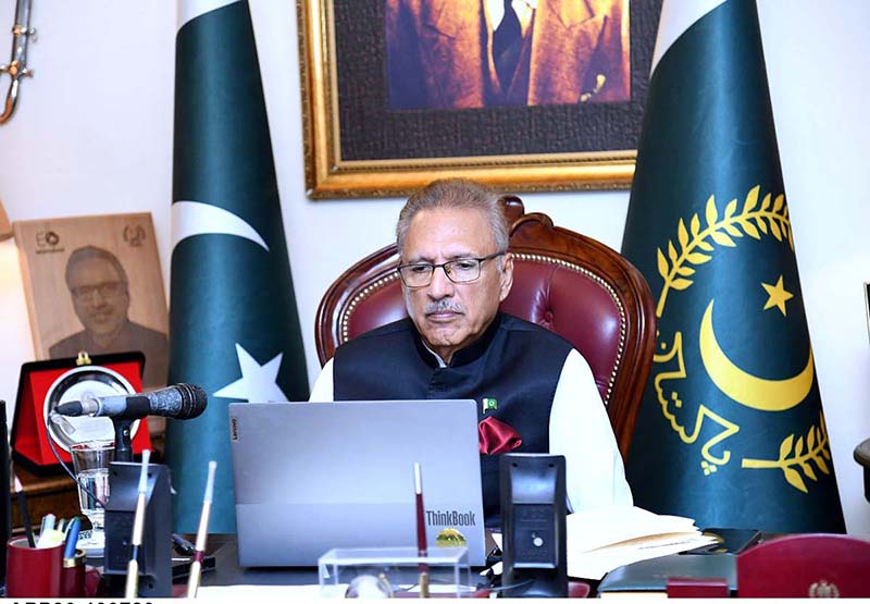 President Dr Arif Alvi addressing a healthcare convention at Aiwan-e-Sadr