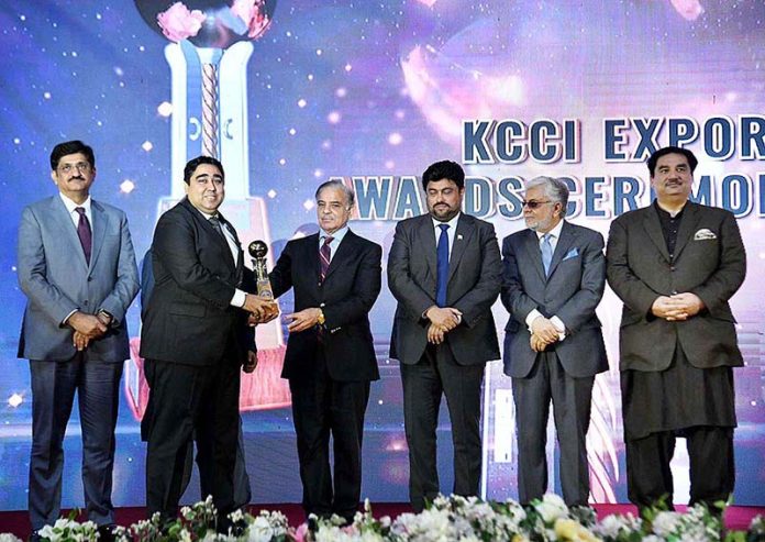 Prime Minister Muhammad Shehbaz Sharif presenting awards to highest exporters at "KCCI Exports Trophy Awards Ceremony 2022-23" Prime Minister Muhammad Shehbaz Sharif presenting awards to highest exporters at "KCCI Exports Trophy Awards Ceremony 2022-23"