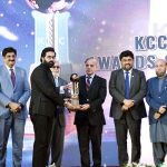 Prime Minister Muhammad Shehbaz Sharif presenting awards to highest exporters at "KCCI Exports Trophy Awards Ceremony 2022-23"
