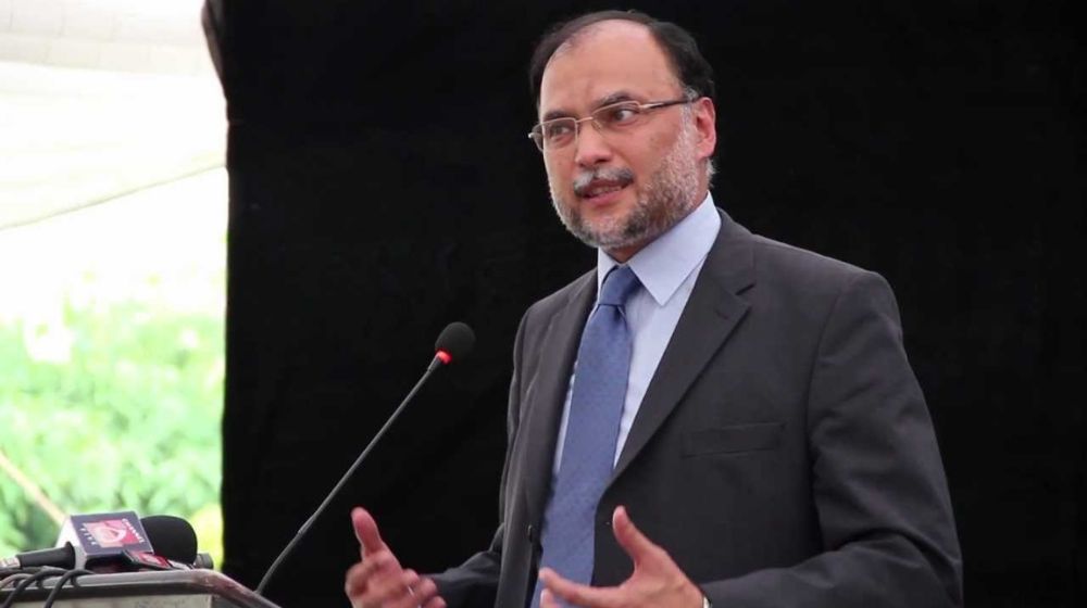 Ahsan Iqbal advises PTI to stop mudslinging, serve Pakistan