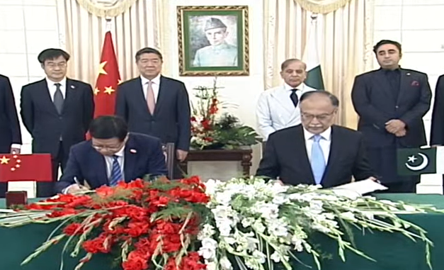 Pakistan, China sign documents on CPEC phase-II; further cooperation