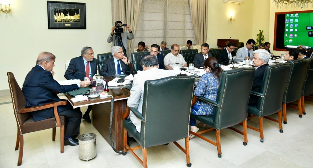 PM for priority to completion of public welfare projects