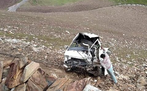 PM deeply grieved over death toll in Babusar Top accident