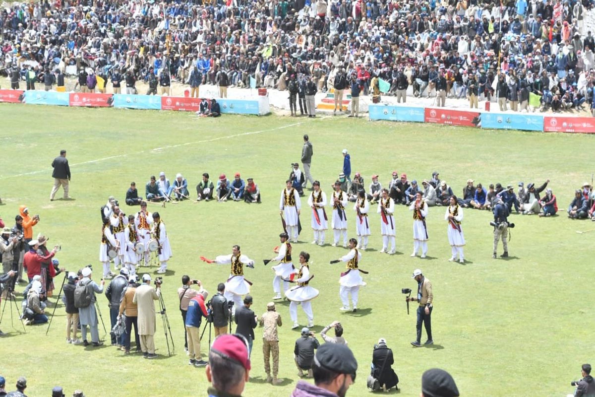 Shandur polo attracts tourists on second day in droves