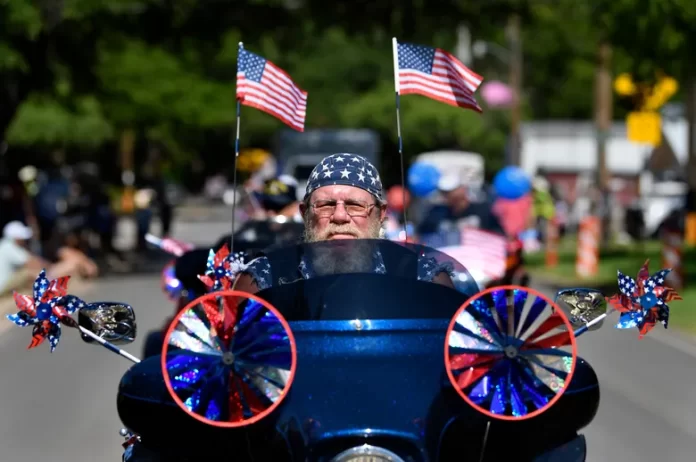 Americans across US brave heat, rain to celebrate their Independence Day