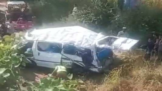 Five killed, 17 injured in tractor-trolly-van collision