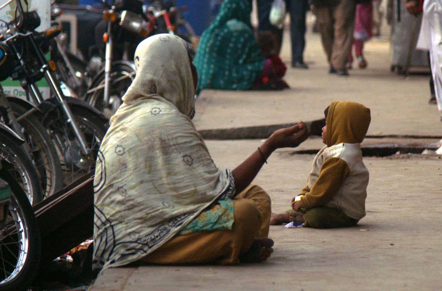ICT admin's crackdown on professional beggars intensifies, 19 held