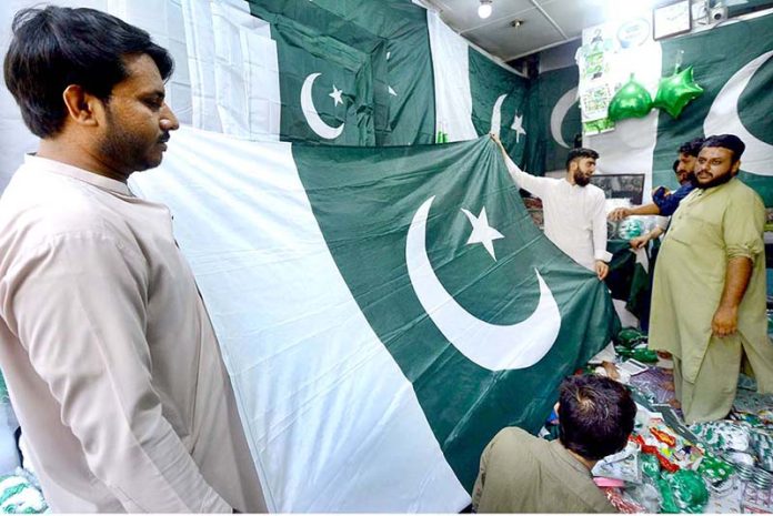 Vendor displaying national flag and other stuff to attract the customers in connection with upcoming Independence Day celebrations