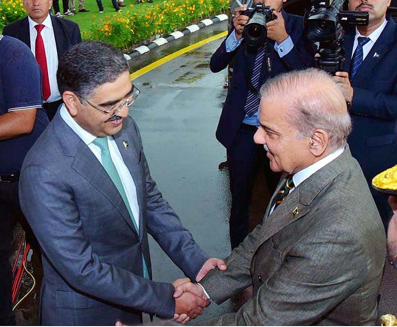 Caretaker Prime Minister Anwaar-ul-Haq Kakar bidding farewell to the outgoing Prime Minister Muhammad Shehbaz Sharif
