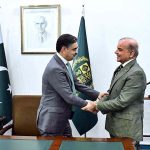 The outgoing Prime Minister Muhammad Shehbaz Sharif receiving caretaker Prime Minister Anwaar-ul-Haq Kakar at Prime Minister's House