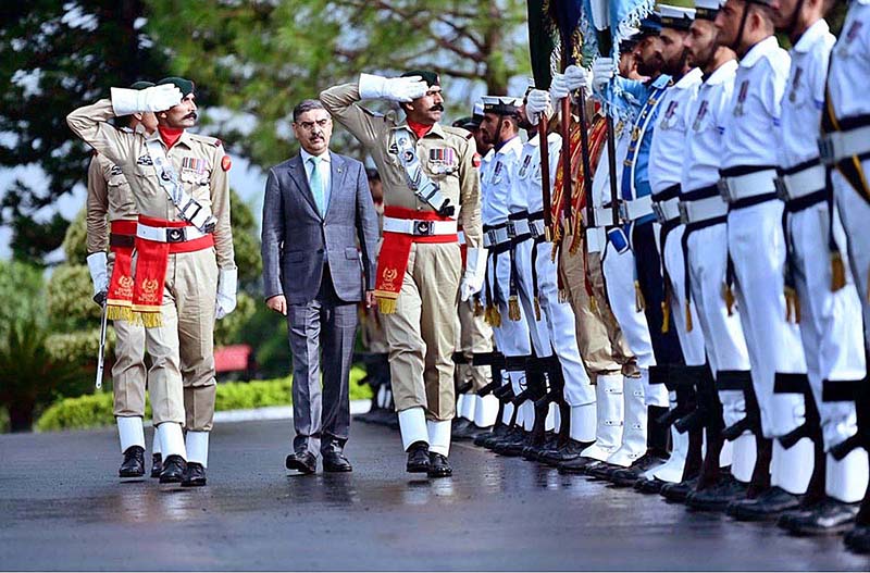 Caretaker Prime Minister Anwaar-ul-Haq Kakar being presented Guard of Honor at Prime Minister's House