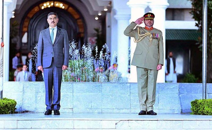 Caretaker Prime Minister Anwaar-ul-Haq Kakar being presented Guard of Honor at Prime Minister's House