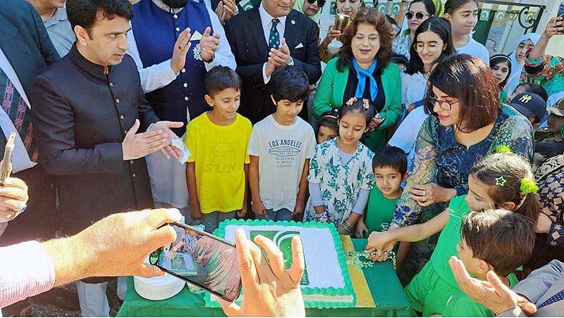 Pakistan’s Ambassador to the European Union, Belgium and Luxembourg, Amna Baloch hoisted the National flag on the occasion of Independence Day OF Pakistan