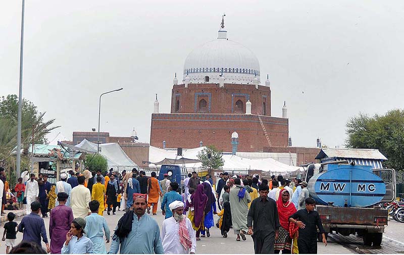A large number of devotees coming to participate 784th Urs celebrations of Bahauddin Zakariya