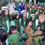 President Dr. Arif Alvi shaking hands and exchanging Independence Day greetings with children at the official flag hoisting ceremony on the 77th Independence Day of Pakistan
