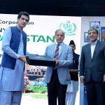 Advisor to Prime Minister on Sports and Tourism Mr. Awn Chaudhry presenting a souvenir to Prime Minister Muhammad Shehbaz Sharif on the launching ceremony of Pakistan's tourism brand 'Salam Pakistan'