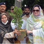 Divisional Commissioner Silwat Saeed distributing plants among citizens during .'Sabz Parcham-Sar Sabz Faisalabad' campaign arranged by Parks and Horticulture Authority