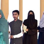 President Dr. Arif Alvi giving away recognition shields to the high achievers of the Huawei ICT Competition 2022-23 at Aiwan-e-Sadr