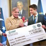 Prime Minister Muhammad Shehbaz Sharif presenting cash prize of Rs. 10 million to Hamza Khan who recently won the World Junior Squash Championship