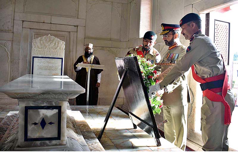 Major General Qaiser Salman, the Garrison Commander, is laying a wreath at the mausoleum of Dr. Allama Muhammad Iqbal on the occasion of 77th Independence Day celebration