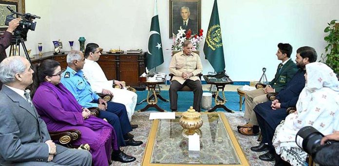 Prime Minister Muhammad Shehbaz Sharif received Hamza Khan, winner of the World Junior Squash Championship alongwith his parents in the Prime Minister's House