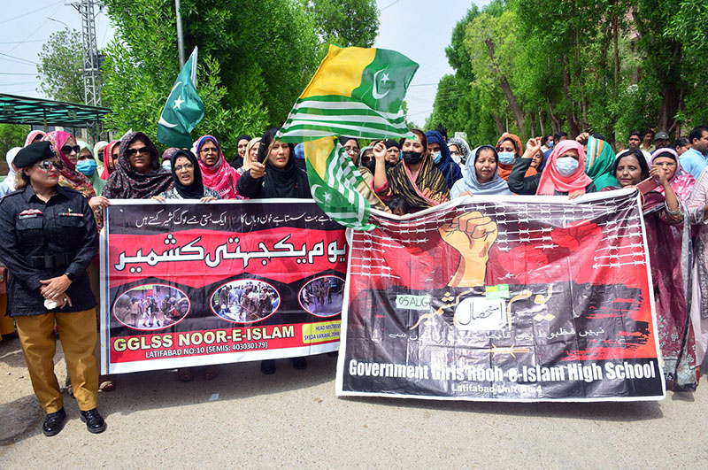 Medical Students of ISRA University are participating in a rally to mark Youm-e-istehsal (Kashmir Siege Day) at ISRA University