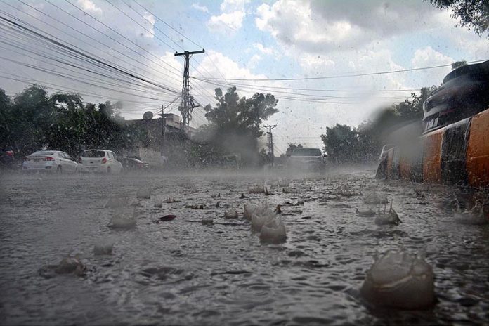 A view of heavy rain in the city