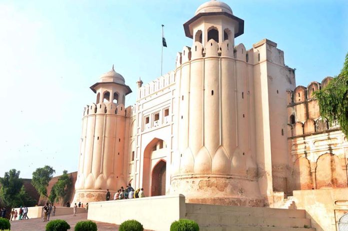 The Alamgiri Gate, constructed by Emperor Aurangzeb in 1674, serves as the primary entrance to the Lahore Fort, situated on the western side of the Fort complex, facing the historical Shahi Qila.