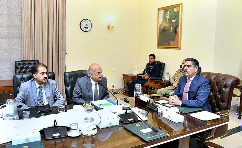 Caretaker Prime Minister Anwaar-ul-Haq Kakar getting briefing about steps taken to bolster Foreign Direct Investment by SIFC officials