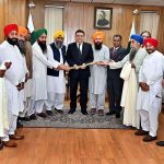 A delegation of Minorities representatives presenting a souvenir to the Hon'ble Chief Justice of Pakistan Mr. Justice Umar Ata Bandial at the Supreme Court of Pakistan