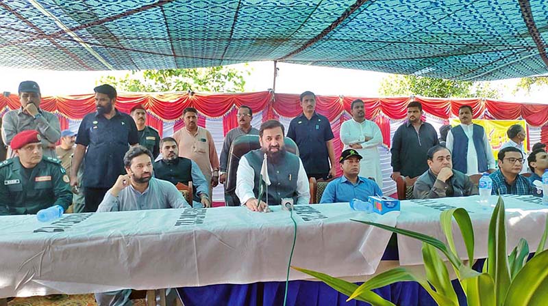 Governor of Punjab Muhammad Balighur Rehman, is inspecting the water situation and raw area at Sutlej River
