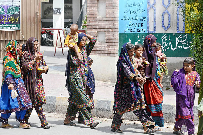 A large number of devotees coming to participate in 784th Urs celebrations of Bahauddin Zakariya