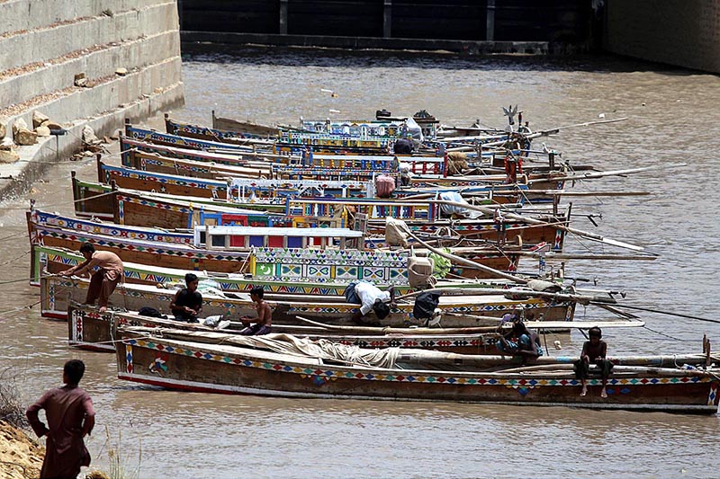 A passenger train on the way passing through Kotri Railway Bridge