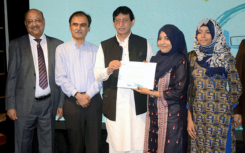 Federal Minister for IT &Telecom Syed Amin-ul-Haq presents Certificate of Graduation during Graduation Ceremony of 8th & 9th COHORTS at National Incubation Center NED University
