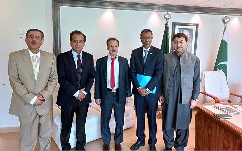UNICEF Country head Abdullah Fadil calls on Federal caretaker Minister Dr. Nadeem Jan
