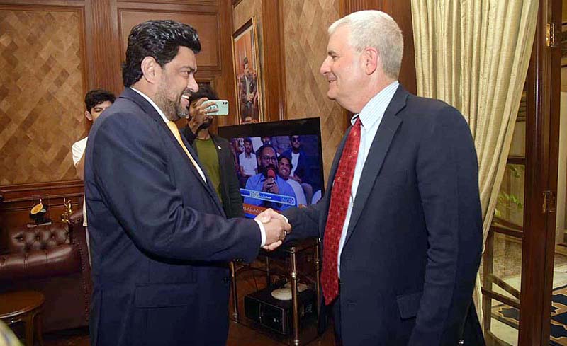 Sindh Governor Kamran Khan Tessori welcoming Consul General for the US Conrad Tribble at the Governor's House