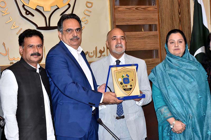 President Chamber of Commerce Abdul Ghafoor Malik presenting a shield to Farrukh Amil Chairman Intellectual Property Organization of Pakistan